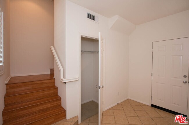 Building Photo - 720 S San Fernando Blvd
