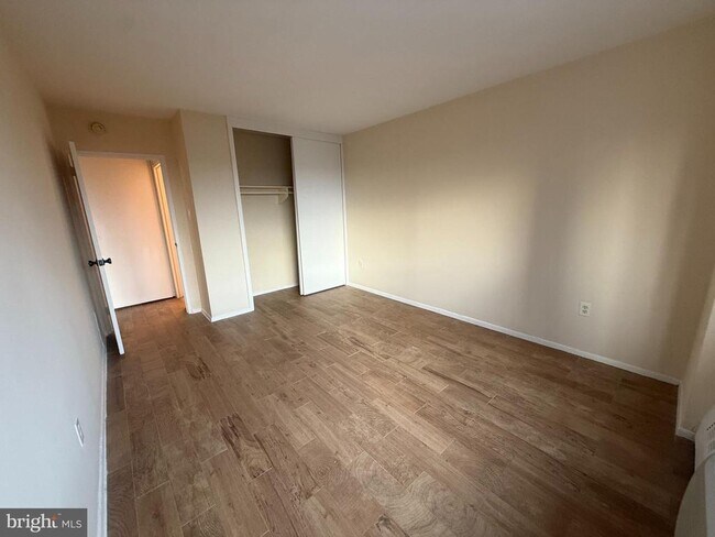 Building Photo - 2101 Chestnut St