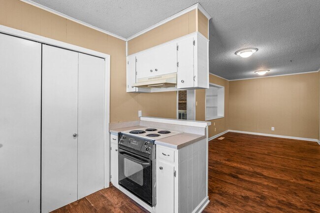 Building Photo - 6412 Chippewa Dr