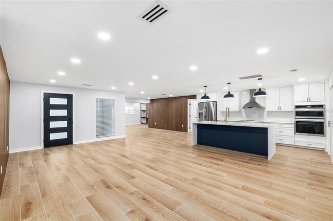 Building Photo - 2306 S San Jose Cir