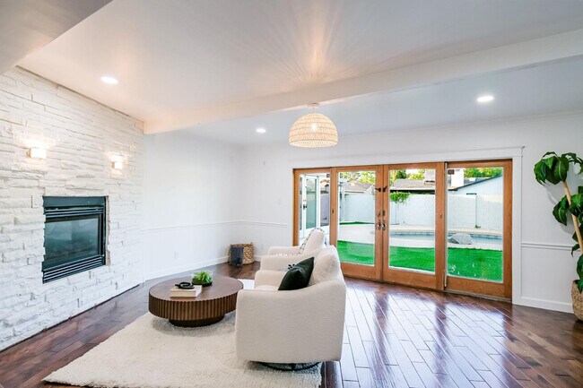 Building Photo - 5328 E Pinchot Ave