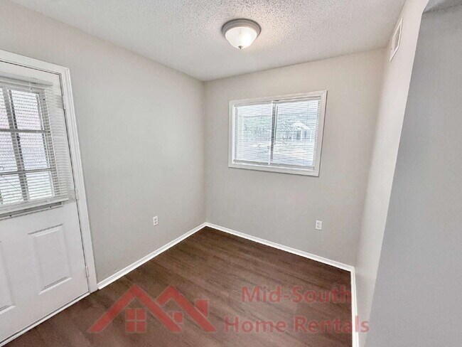 Building Photo - 729 Blackstone Ln