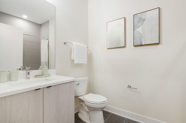 Building Photo - 3924 N Lincoln Ave