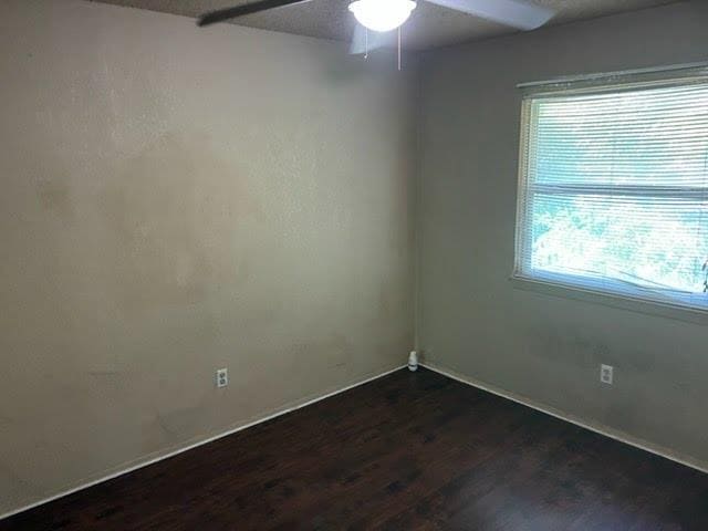 Building Photo - 208 N Vandeveer St