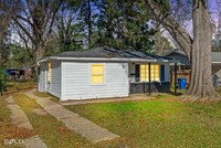 Building Photo - Charming 3 Bed 1 Bath