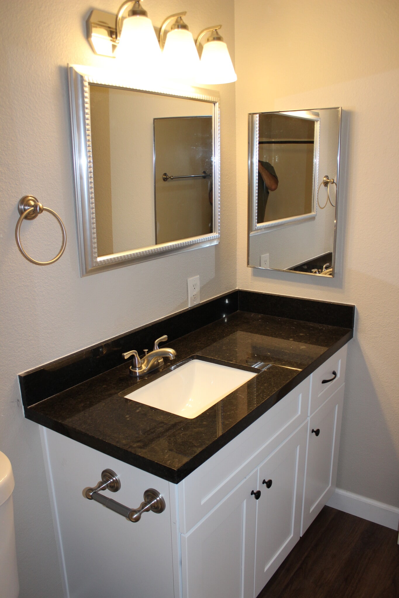 Second Bath - 819 E Fountain St