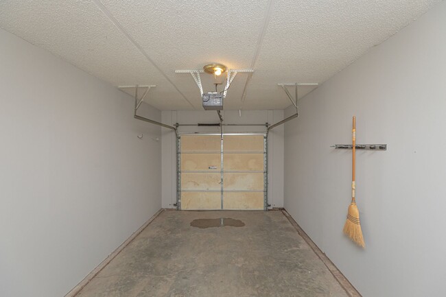 Building Photo - NW Two Story Home, New Flooring, Just Pain...