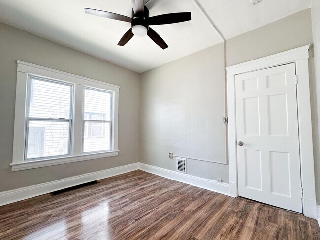 Building Photo - 2778 E 120th St