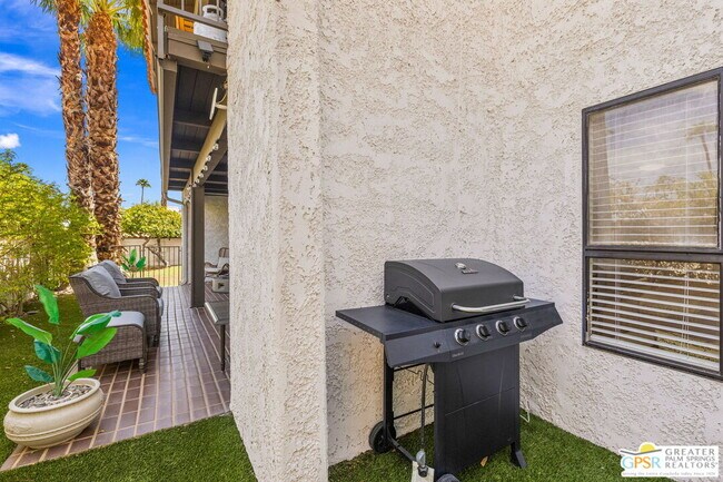 Building Photo - 2230 S Palm Canyon Dr