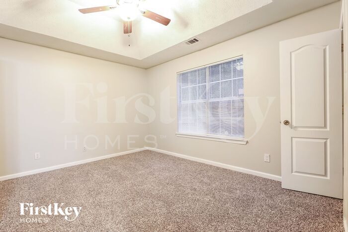 Building Photo - 916 Maple Leaf Ridge