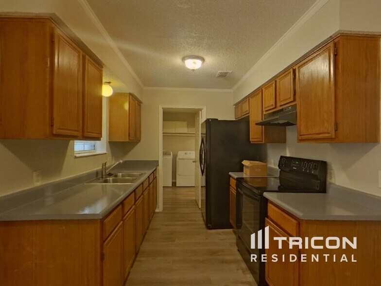 Building Photo - 7828 Texridge Dr