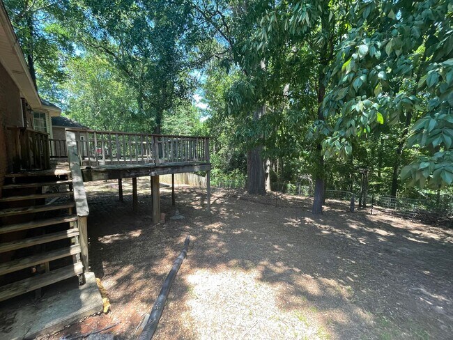 Building Photo - ** 3 Bed 2 Bath located off McQueen Smith ...