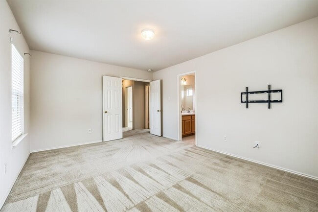 Building Photo - 904 Sally Lunn Way
