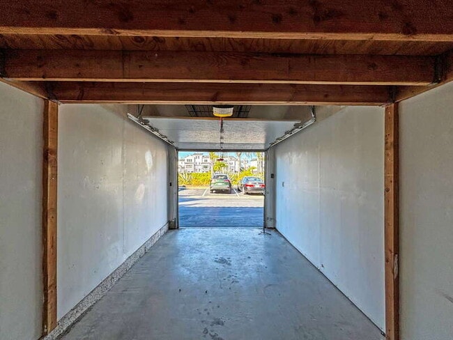Building Photo - 7422 Seastar Dr