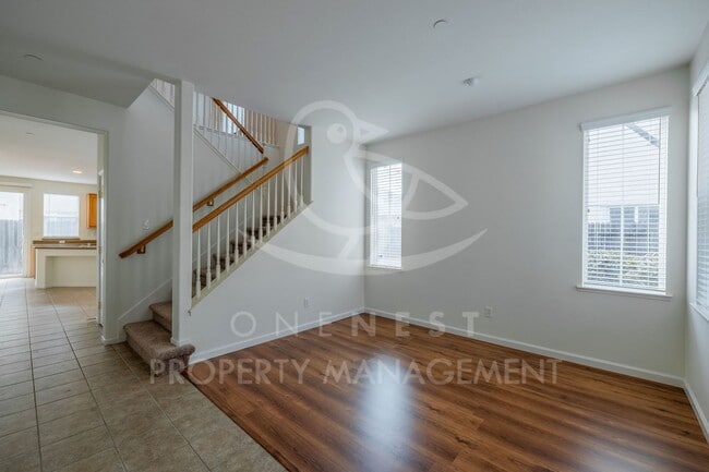 Building Photo - Spacious 3-Bedroom Home in Gated Lincoln Crossing Community