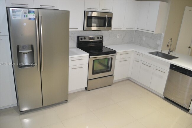 Building Photo - 1935 Madeira Dr