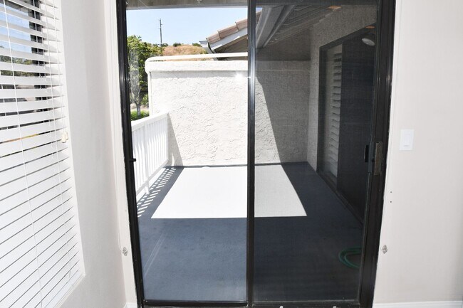 Building Photo - Newly remodeled and updated