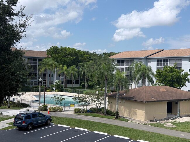 Building Photo - 800 SW 125th Way