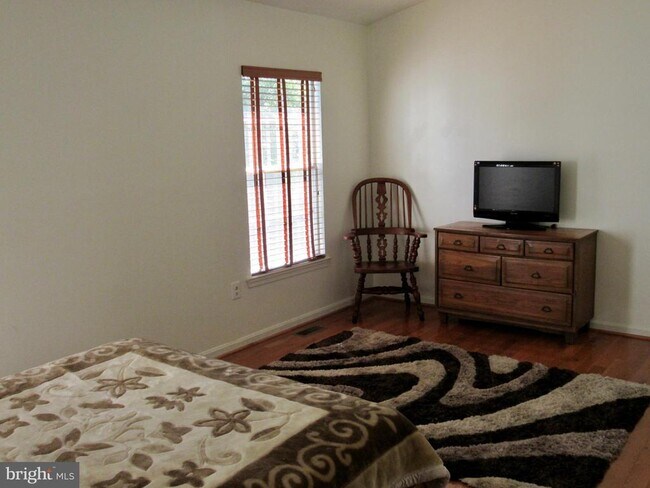 Building Photo - 14 Tivoli Lake Ct