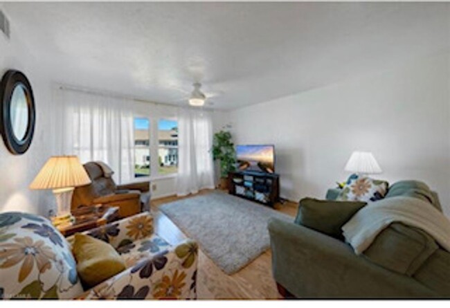 Building Photo - Charming 2/2 Condo in Winterpark, Naples