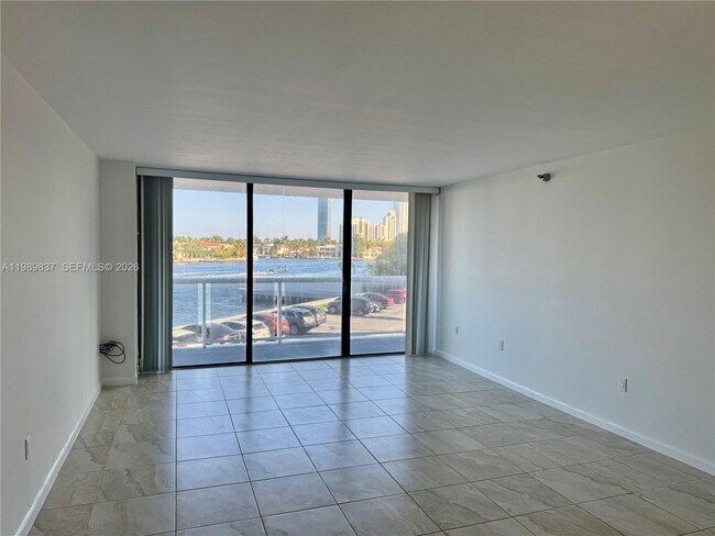 Building Photo - 20515 E Country Club Dr