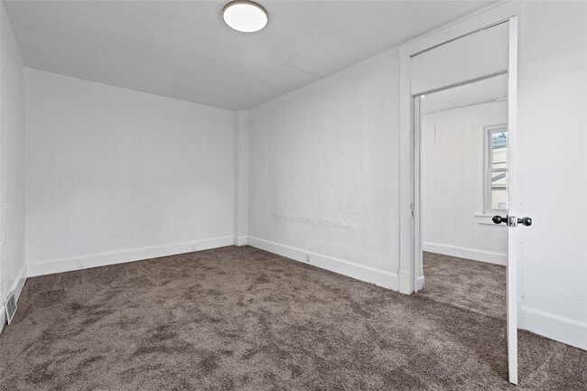 Building Photo - 314 Maplewood Ave