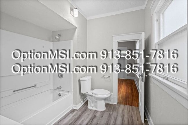 Building Photo - West Plaza!!!