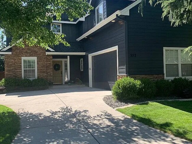 Primary Photo - 552 E Whitney Ct