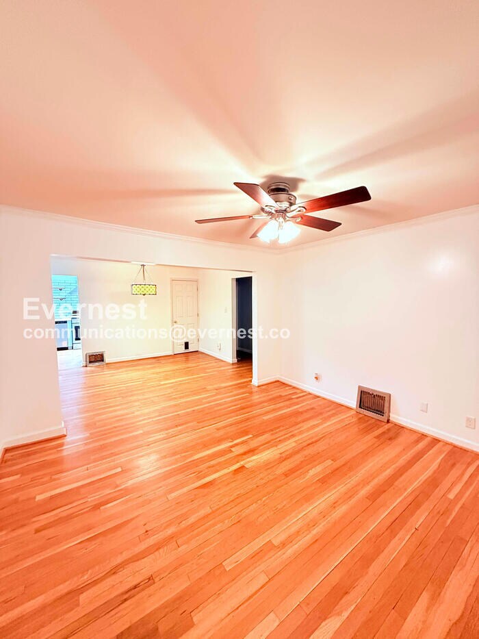 Building Photo - 1557 Leroy St