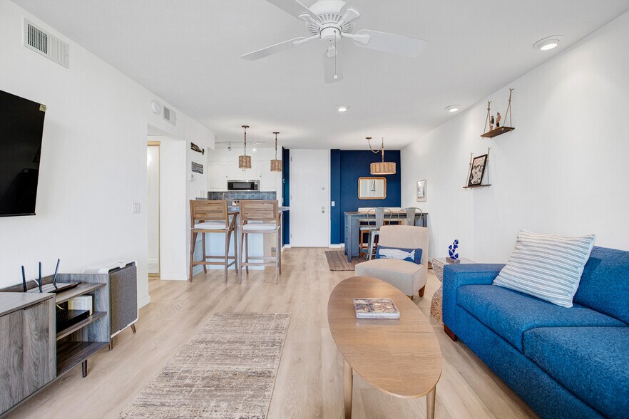 Building Photo - 1140 E Ocean Blvd