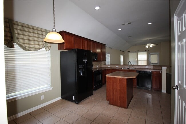 Building Photo - 7038 Cornflower Ln