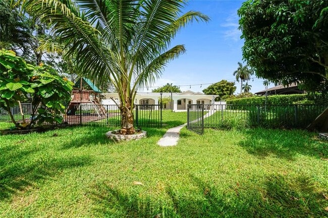 Building Photo - 1120 E Tropical Way