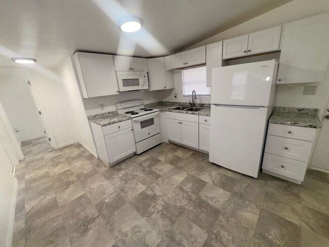Building Photo - 1157 S Christiana Ave