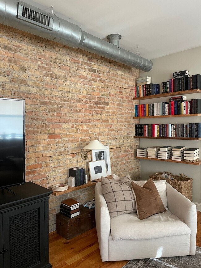 Building Photo - 2709 N Washtenaw Ave