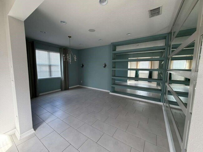 Building Photo - 1301 Clear Brook Pl