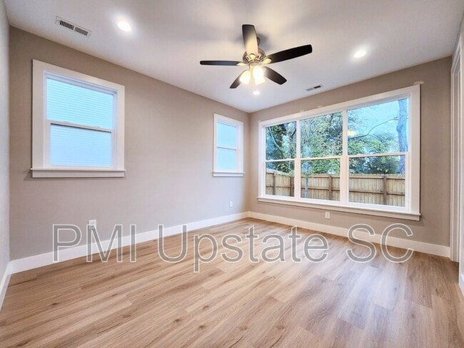 Building Photo - 6 Dean St