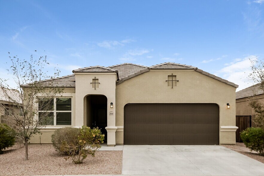 Primary Photo - 2444 W Tamarisk Ave