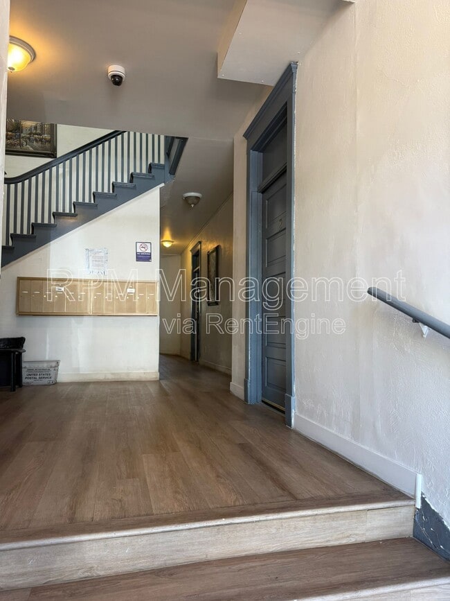 Building Photo - 1114 N Poinsettia Pl