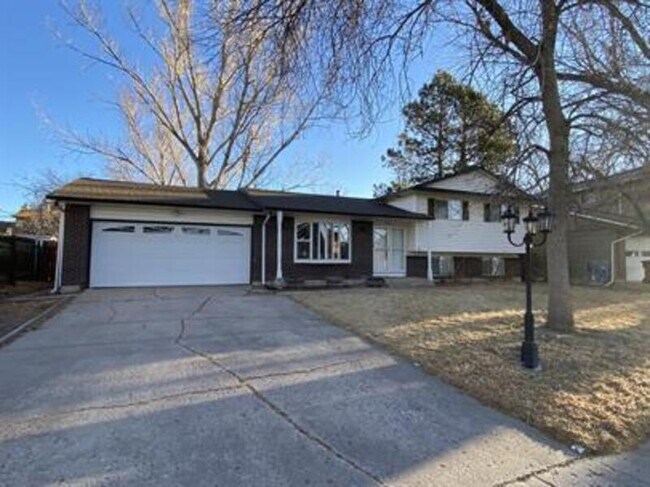 Building Photo - 4811 Villa Cir