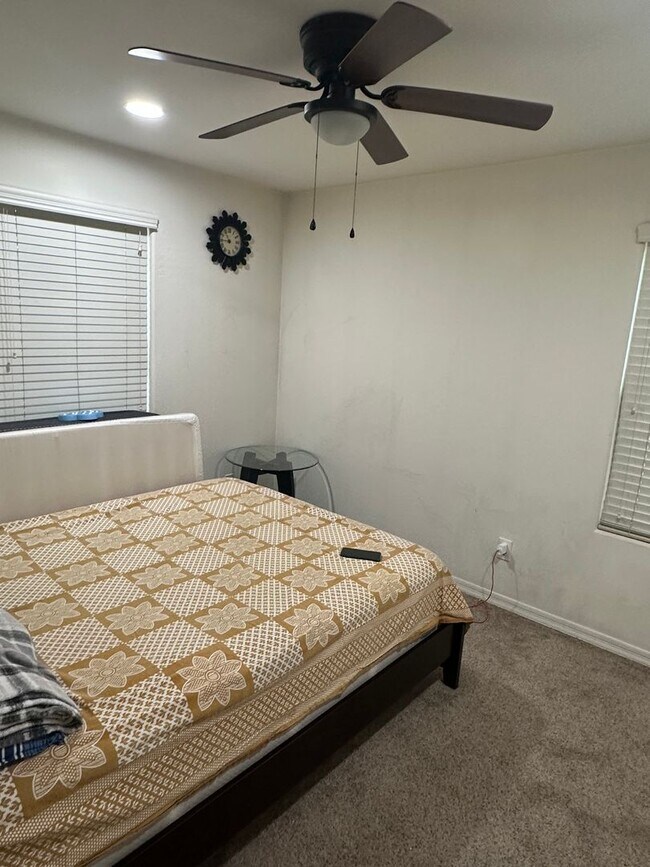 Building Photo - Charming 4 Bed 3 Bath Home in Meadows community, North Peoria !! POOL!!