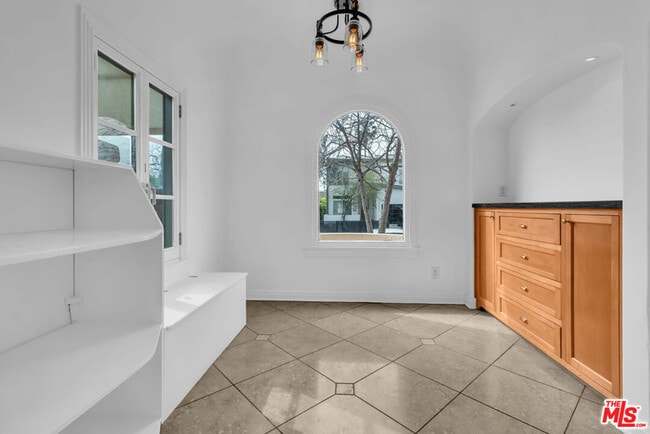 Building Photo - 6131 W 5th St