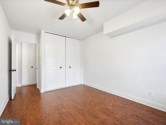 Building Photo - 421 Drummers Ln