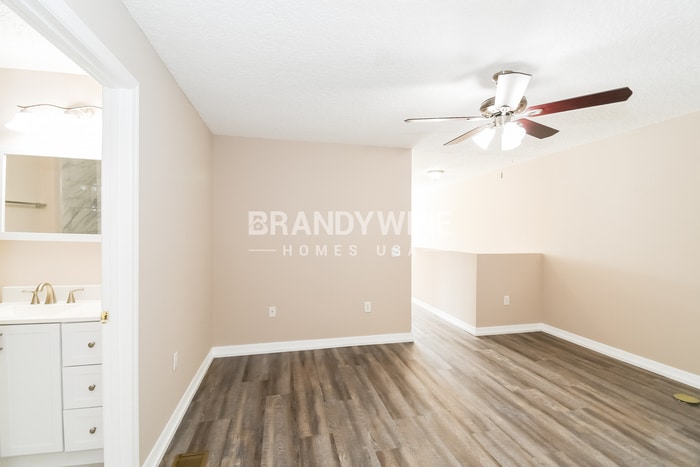 Building Photo - 11856 Lake Bend Cir