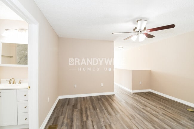 Building Photo - 11856 Lake Bend Cir