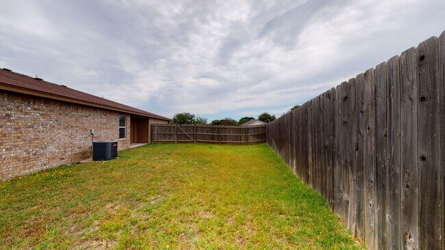 Building Photo - BEAUTIFUL DUPLEX IN HARKER HEIGHTS!!!
