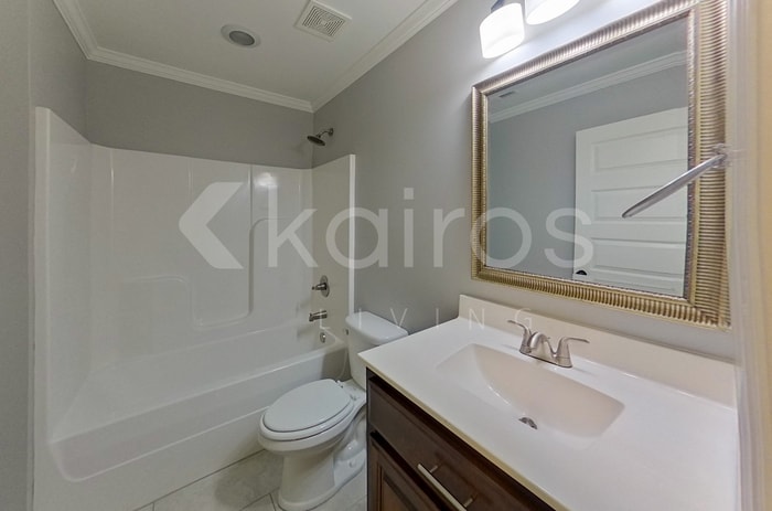 Building Photo - 706 Hickory Ave