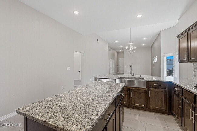 Building Photo - 909 Ada Ln