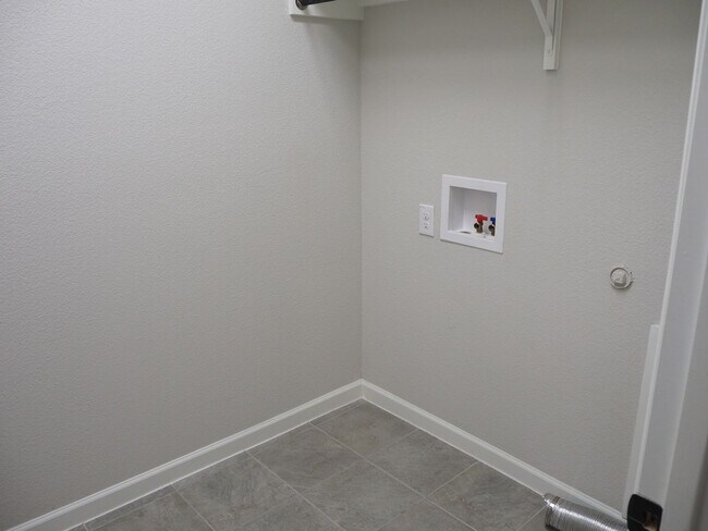 Building Photo - 3 Bed 2 Bath Argyle Home
