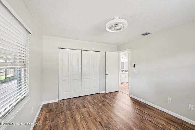 Building Photo - 1242 Laconia St