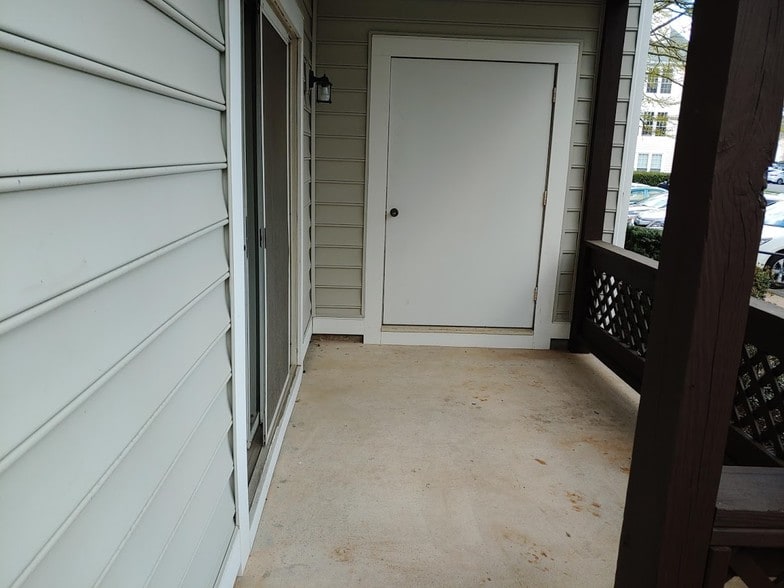 Building Photo - 10129 Oakton Terrace Rd